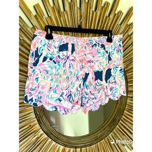 Lilly Pulitzer scallop shorts size 10